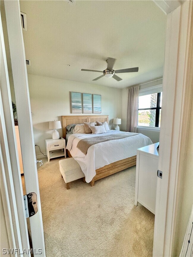 Foto del edificio - 5690 Mayflower Way