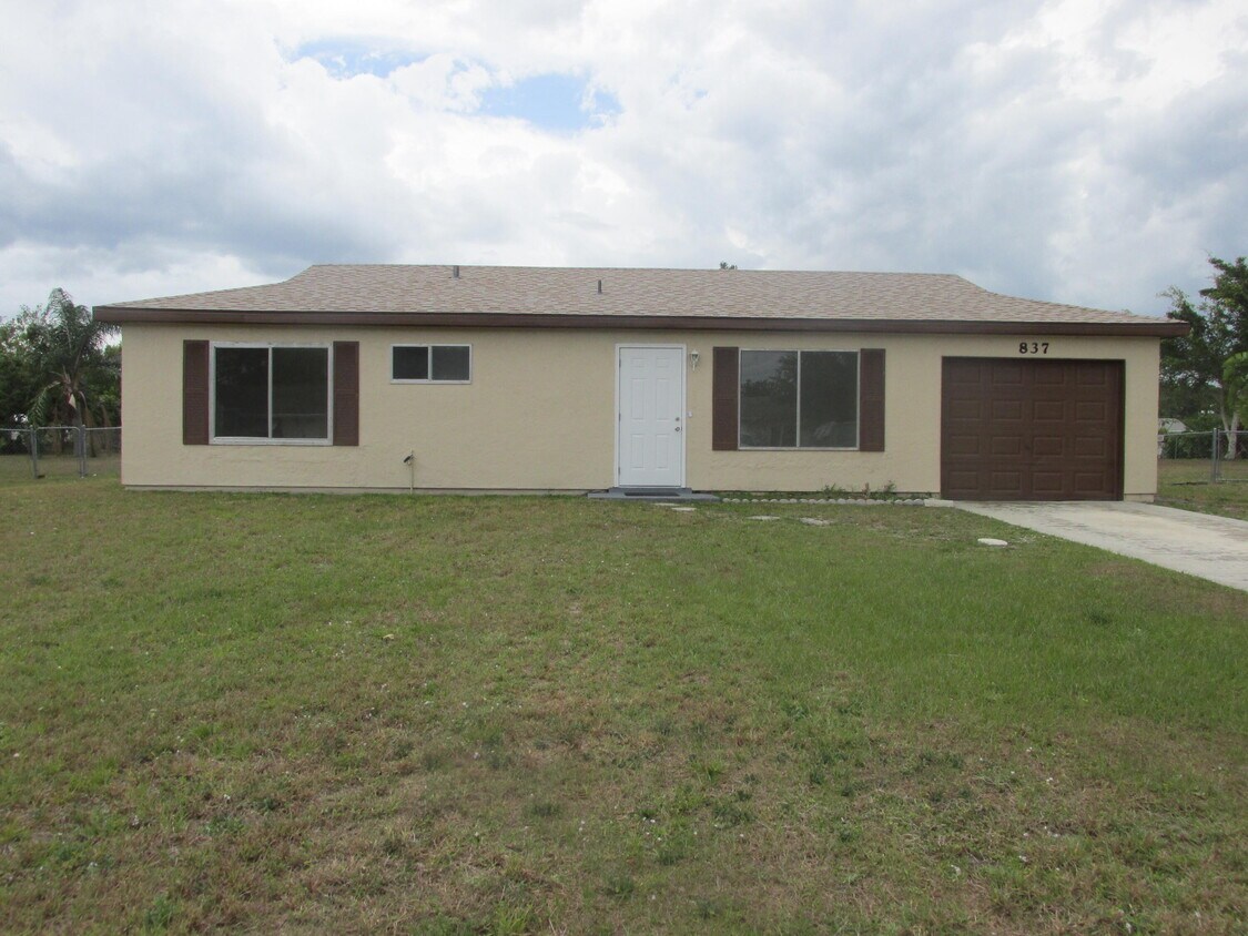 837 SW Belmont Cir, Port Saint Lucie, FL 34953 House for Rent in Port