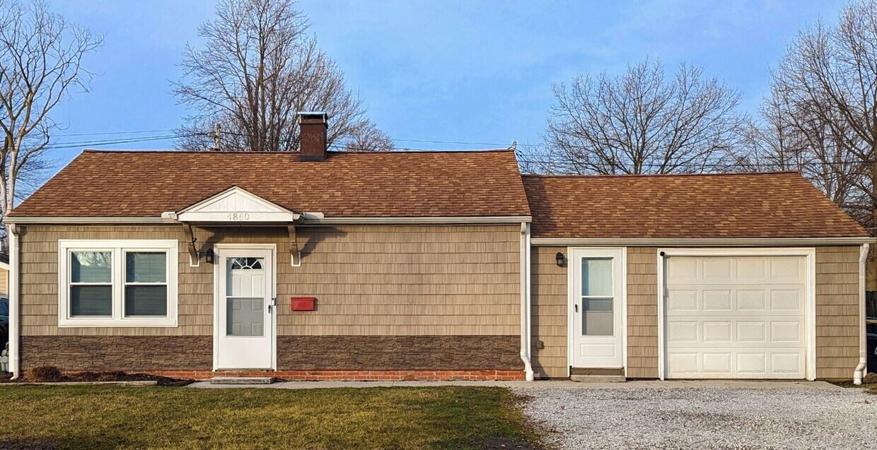 Primary Photo - 4860 Forest Rd