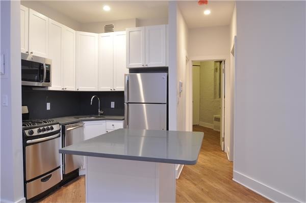 Foto del edificio - 220 E 95th St