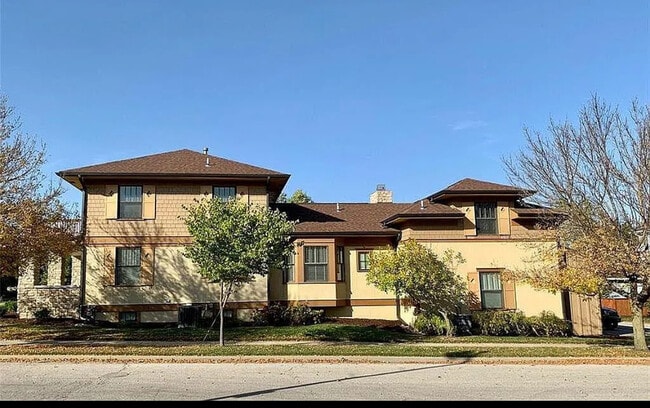 Building Photo - 7925 N Ln Ave
