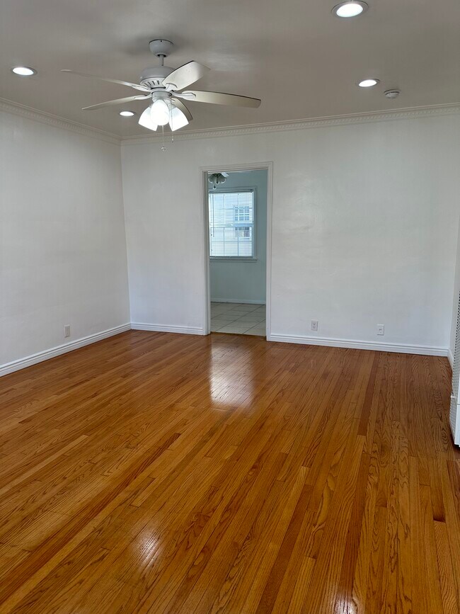 Living room - 3508 S Victoria Ave