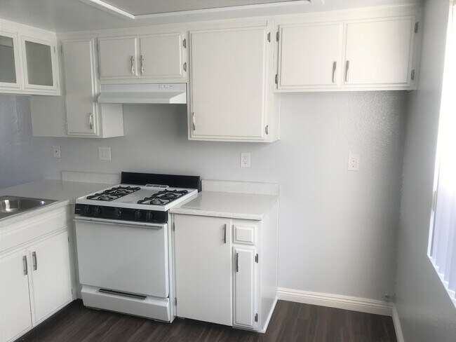 Foto del edificio - 11423 Cedar Ave