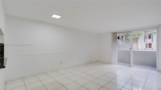 Foto del edificio - 10000 NW 80th Ct