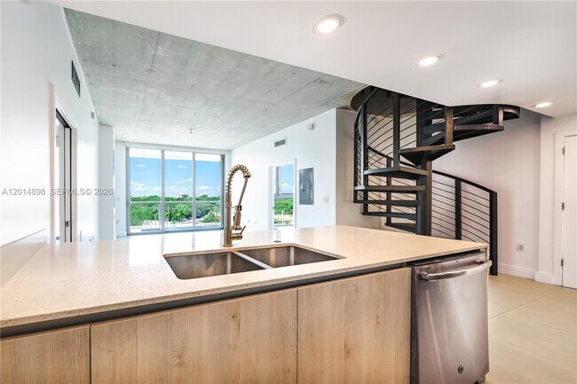 Foto del edificio - 13800 Highland Dr