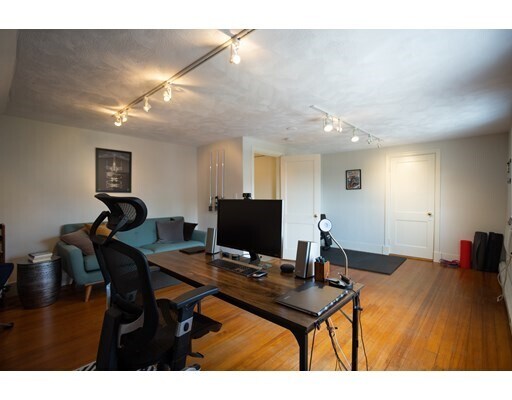 Building Photo - 102 Winsor Ave