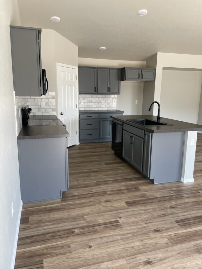 Foto del edificio - 631 W Wolf Willow St