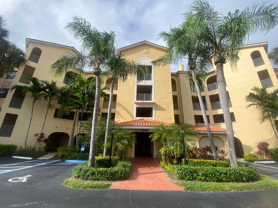 Foto principal - 400 Uno Lago Dr