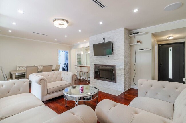 Foto del edificio - 660 Woodbury Rd