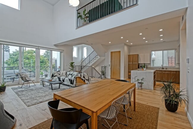 Custom, Modern & Spacious Tri-Level Home w... - Custom, Modern & Spacious Tri-Level Home w...
