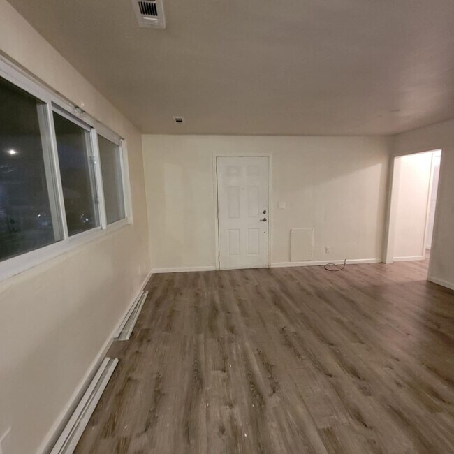 Building Photo - Charming 2BR Duplex in Norfolk  (Very Larg...