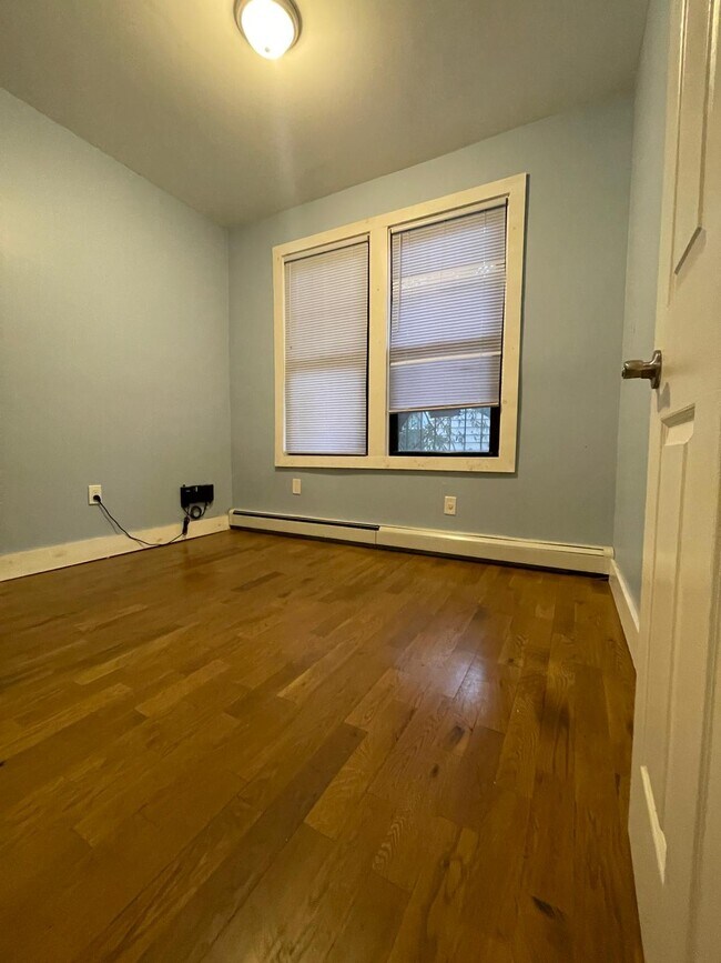 183 Garfield Ave 2R - 178 Garfield Ave