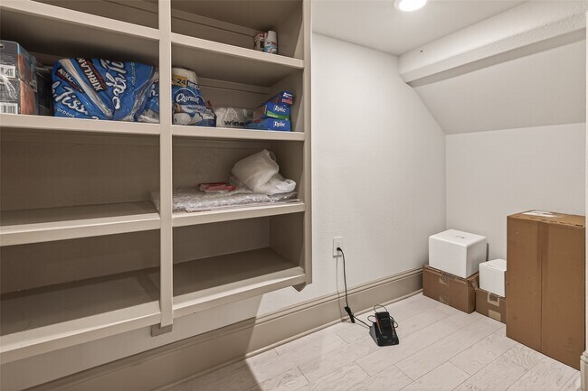 Foto del edificio - 722 Imperial Blvd