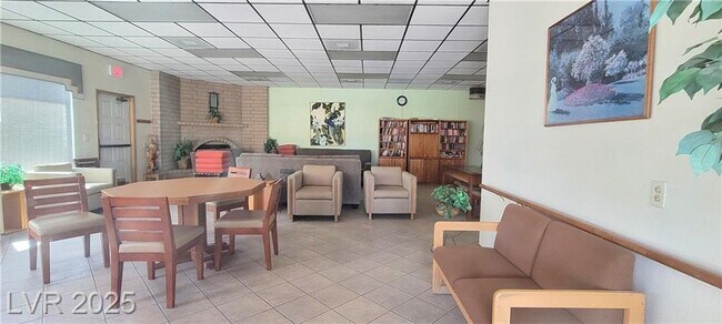 Foto del edificio - Inviting 2-Bedroom Condo with Pool, Spa & ...