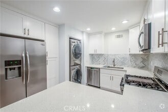Building Photo - 16528 Le Grande Ln