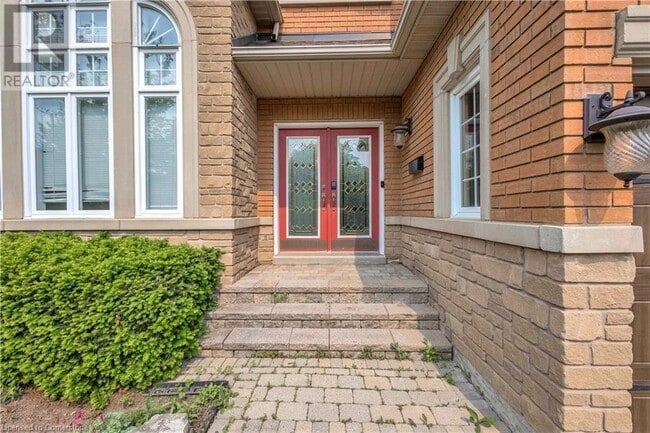 Building Photo - 4145 Bonavista Crescent