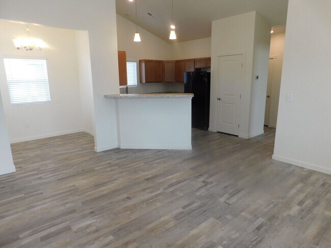 Foto del edificio - Walking Distance to Community