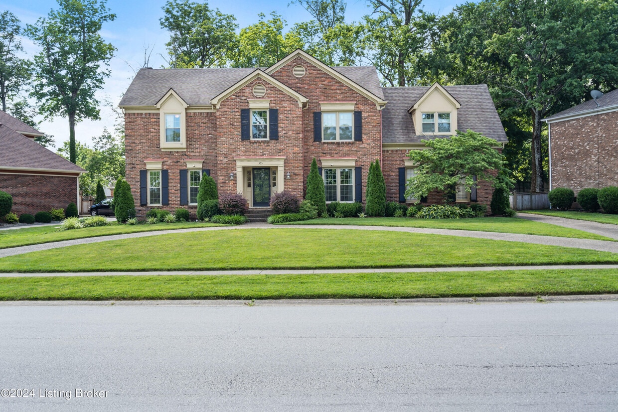 Primary Photo - 305 Lake Forest Pkwy