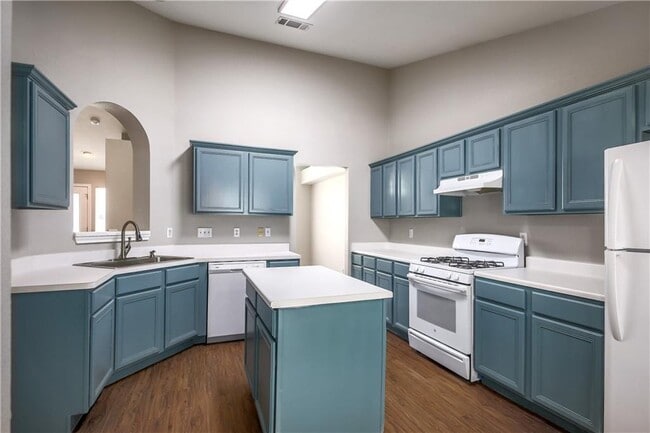 Building Photo - 3300 Reta Cove