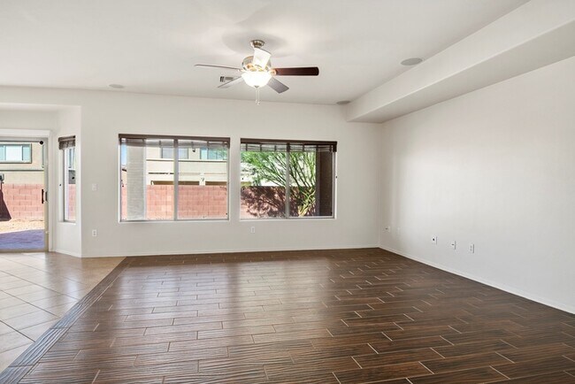 Building Photo - HOUSE FOR RENT