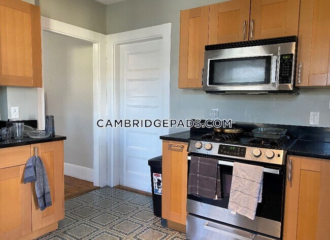 Building Photo - 70 Willow St