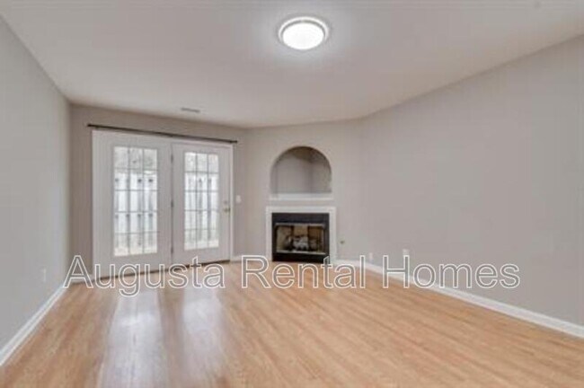 Building Photo - 102 Kelly Dr