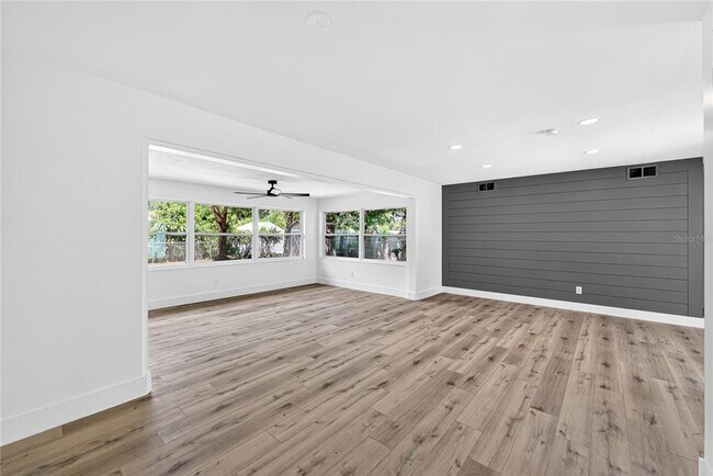 Foto del edificio - 2141 Indian Ave S