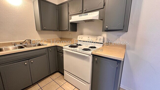 Foto del edificio - 712 NE 27th St