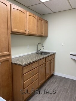 Building Photo - 275 Crescent St