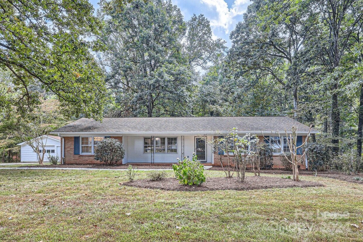 Primary Photo - 203 Nottingham Dr