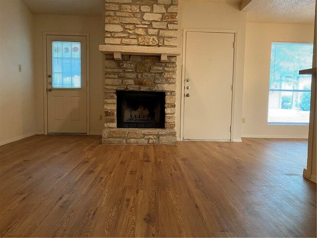 Building Photo - 1503 No Mor Cove