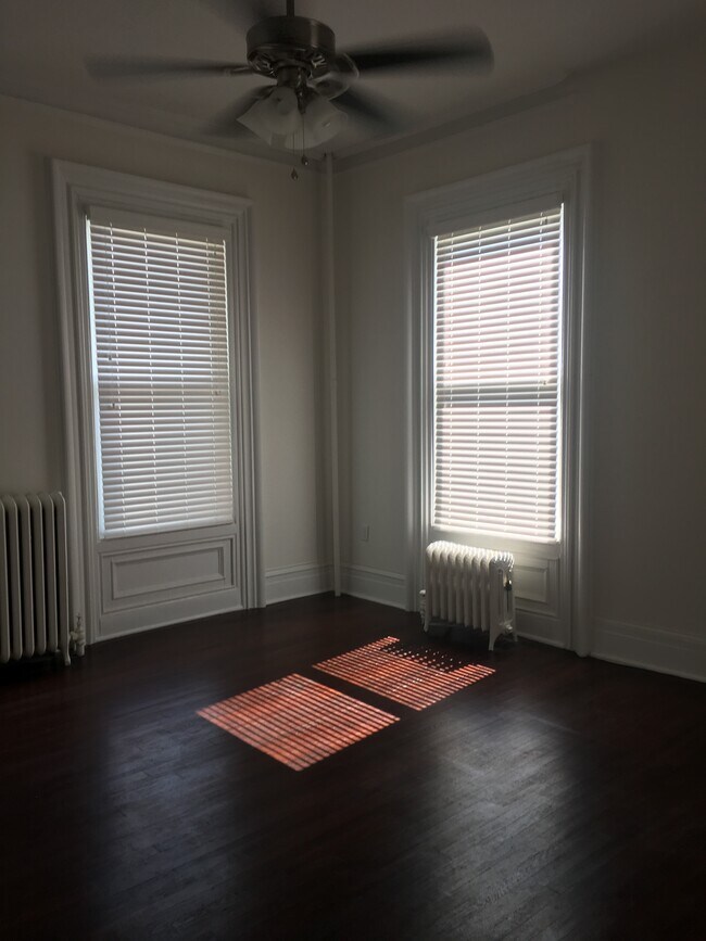 Foto del edificio - 109 S Pemberton Ave