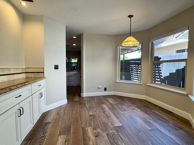 Foto del edificio - 7423 Fireweed Cir