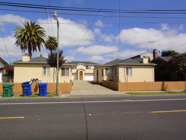 Building Photo - 425-431 Santa Clara Ave