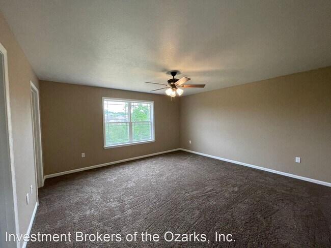 Building Photo - 4 br, 2.5 bath House - 329 Sunrise Cove
