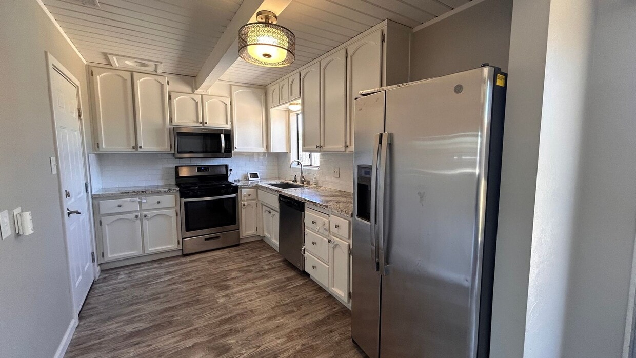 Primary Photo - Nice home in Sacramento
