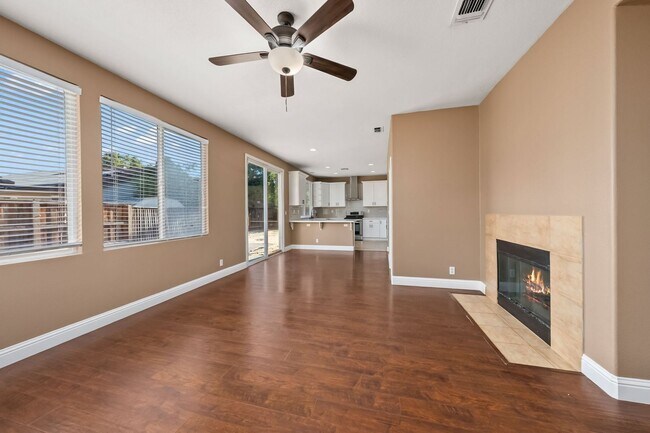 Foto del edificio - Spacious 4 Bedroom, 2.5 Bath Home in Sacra...
