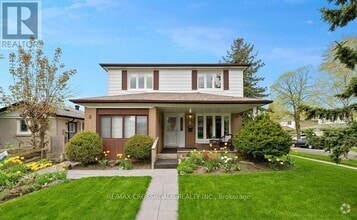 Building Photo - 8 Midcroft Dr