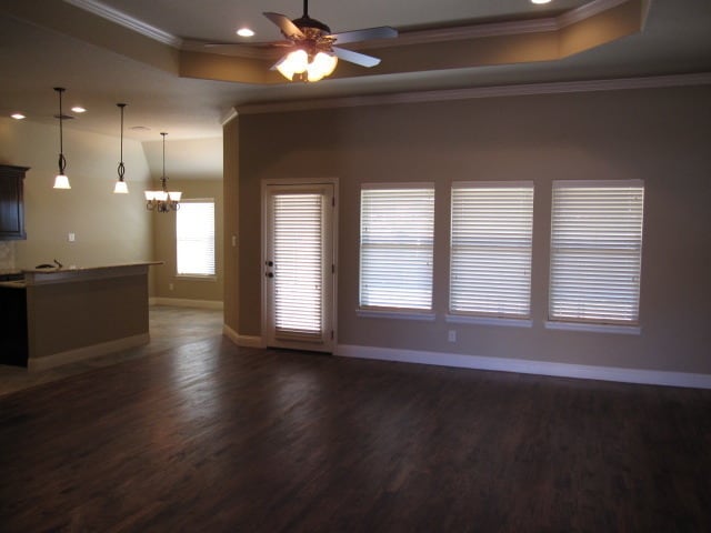 Foto del edificio - COMING SOON 3/2/2 - WATER +LAWN included - Commuter Friendly