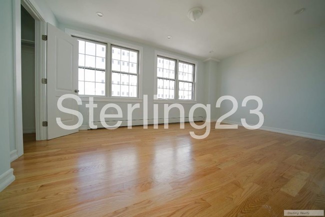 Building Photo - 2329 32nd St