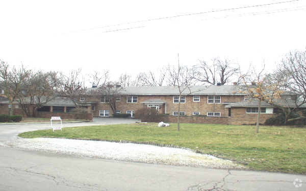 Foto principal - 2827 Charing Rd