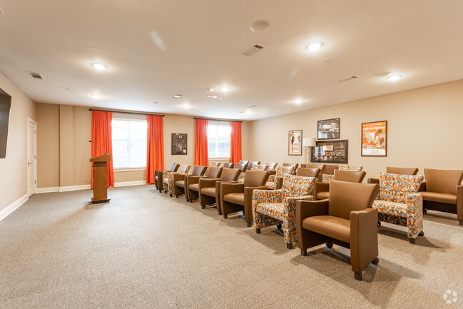 Sala multimedia - HearthSide Club Lafayette, A 62+ Community