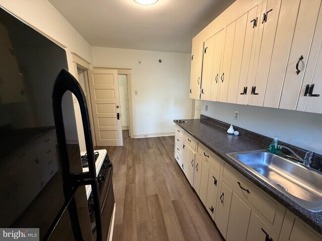 Foto del edificio - 305 W Wayne Ave