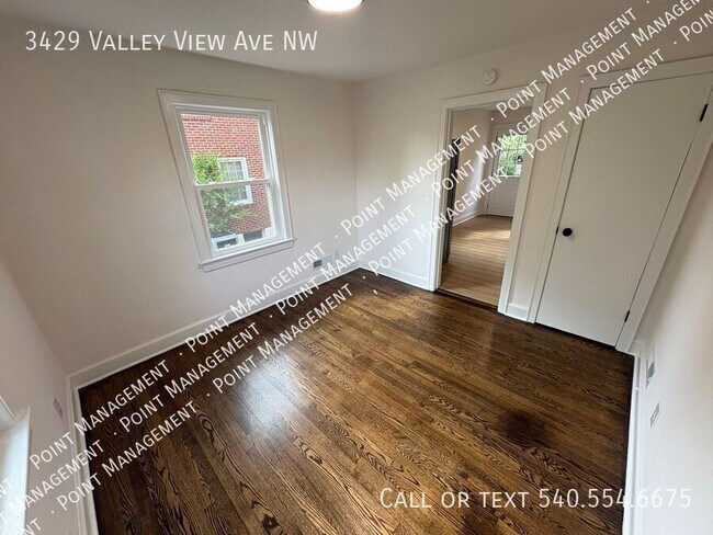 Foto del edificio - 3429 Vly Vw Ave NW