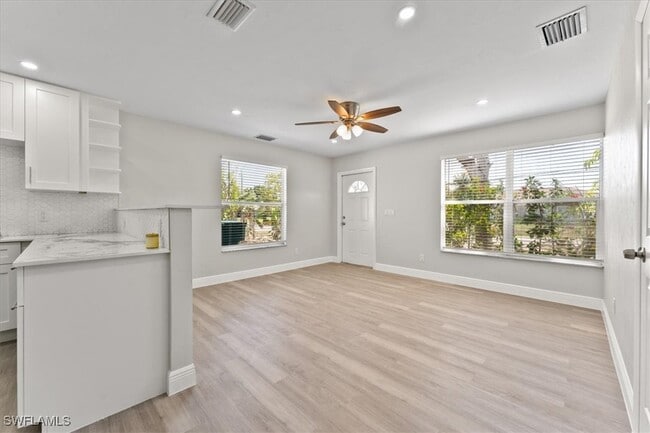 Foto del edificio - 2398 54th Terrace SW