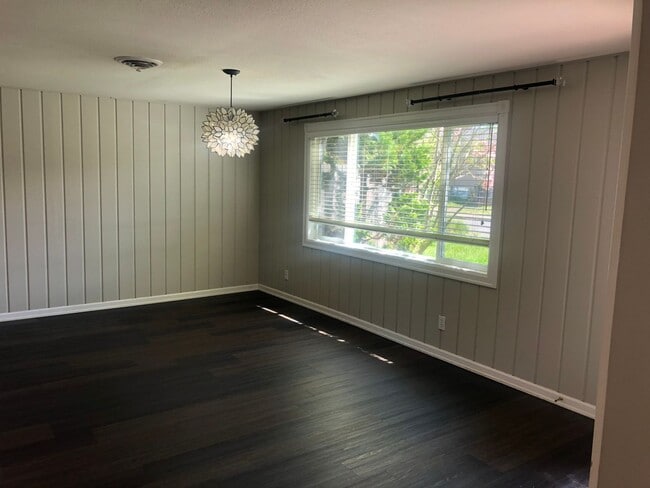 Photo - Darling 3 bedroom bungalow in Ferry St Bridge neighborhood!  MOVE IN SPECIAL! House