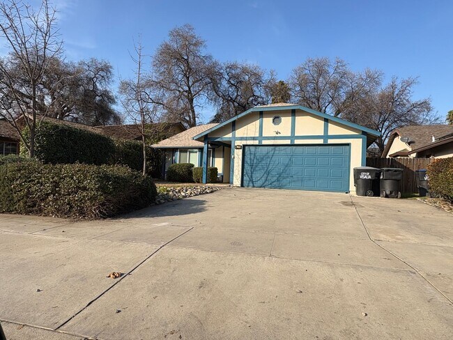 Building Photo - Cozy NW Visalia Home Available Now!