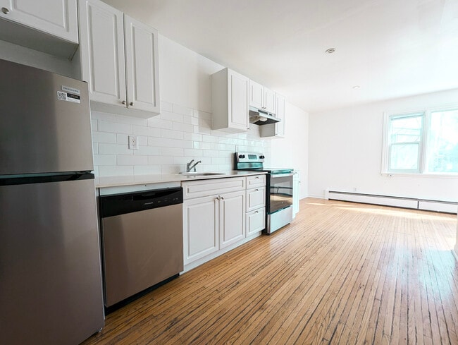 Building Photo - 136 Weber St E