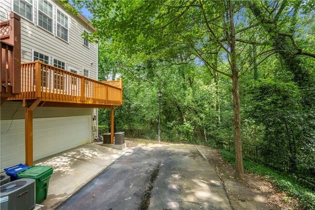 Building Photo - 2242 Limehurst Dr