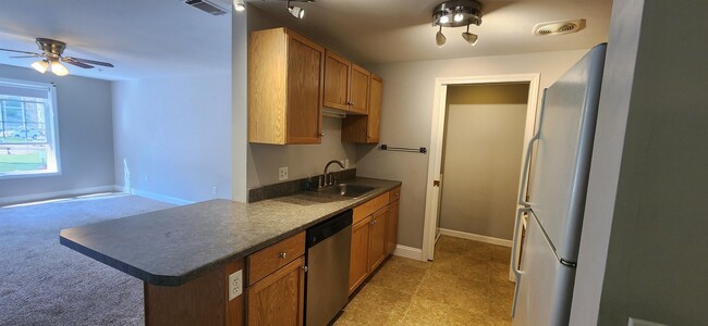 Building Photo - 14 Vista Ridge Dr